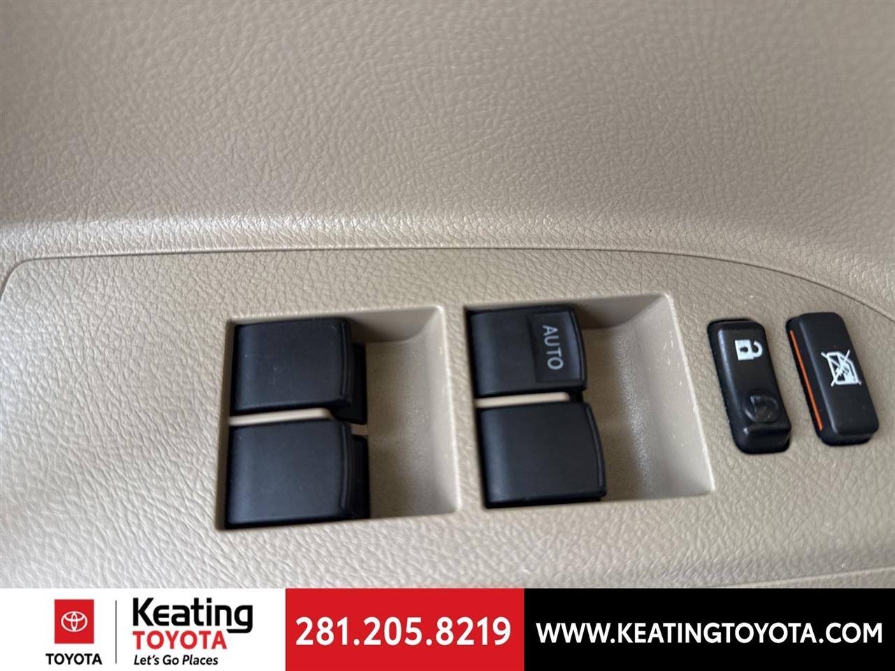 Toyota Highlander Limited 2WD 2011