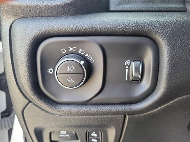 RAM 1500 Big Horn Crew Cab SWB 2WD 2022