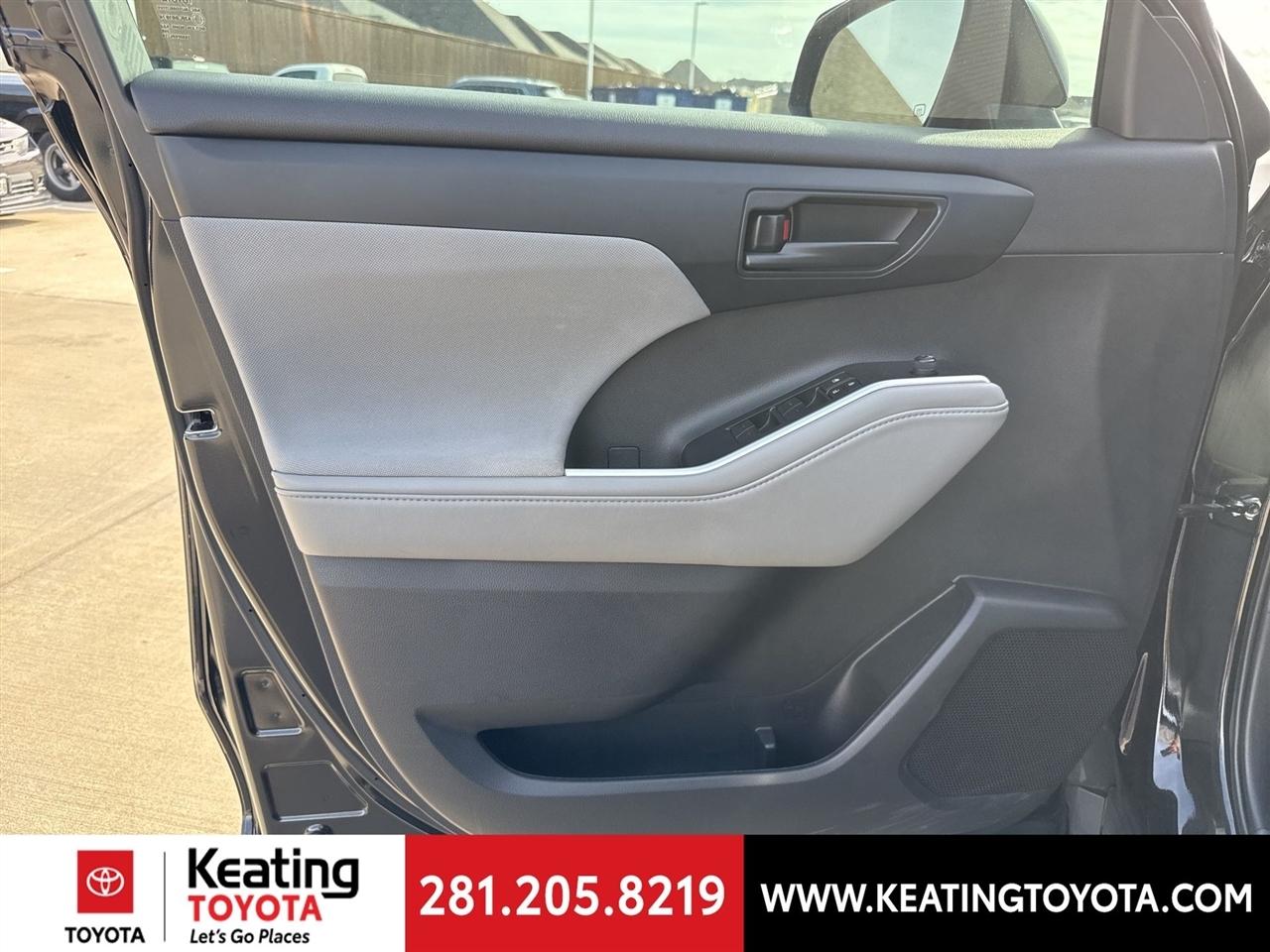 Toyota Highlander LE FWD V6 2022