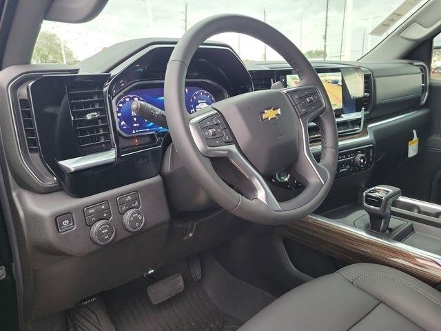 Chevrolet Silverado 1500 LT Crew Cab 4WD 2026