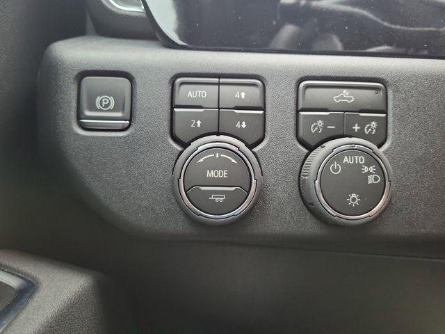 Chevrolet Silverado 1500 LT Crew Cab 4WD 2026