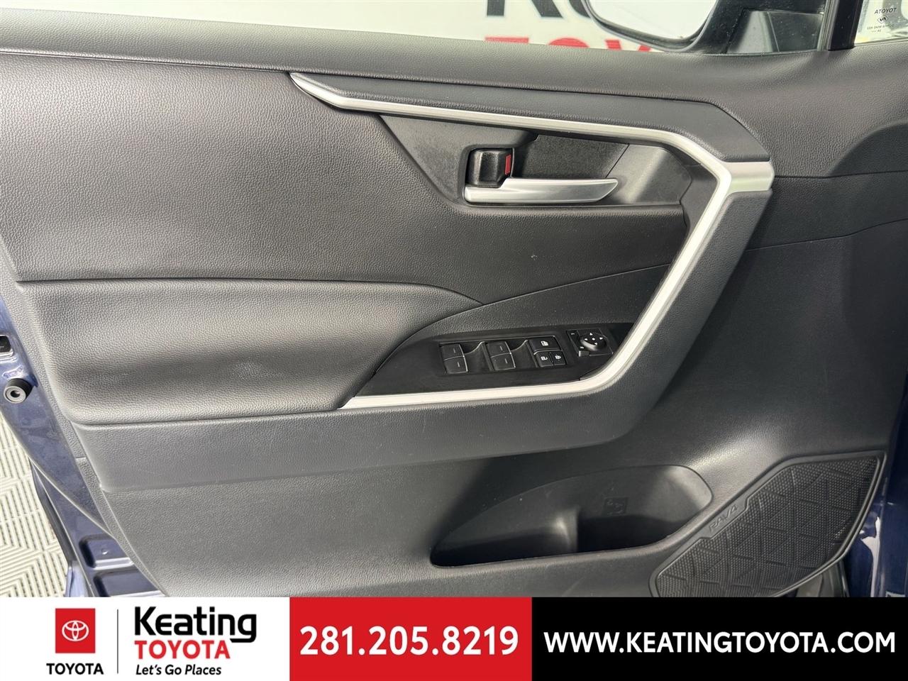 Toyota RAV4 Hybrid XLE 2025