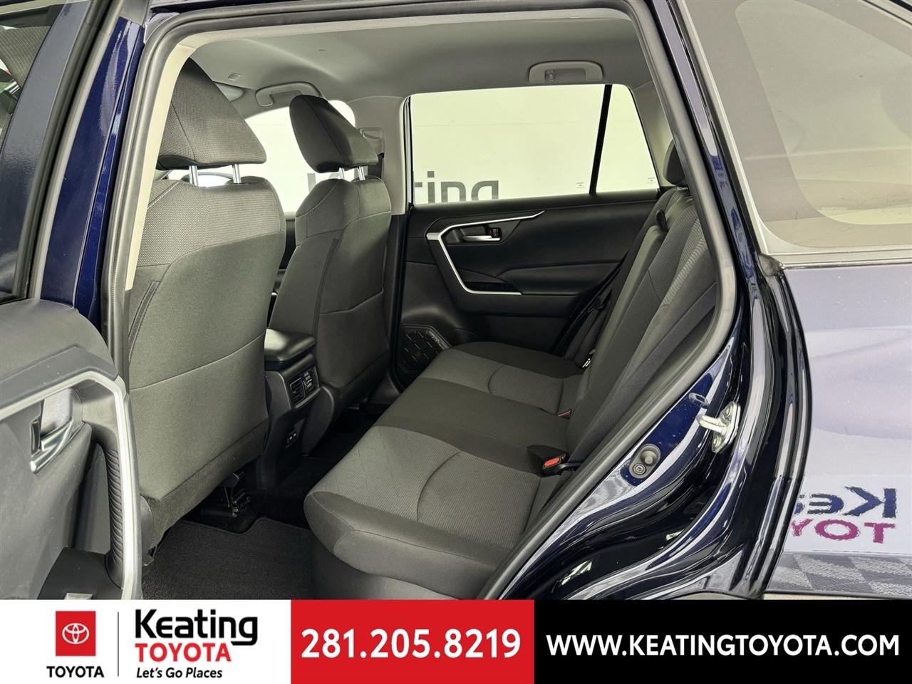 Toyota RAV4 Hybrid XLE 2025