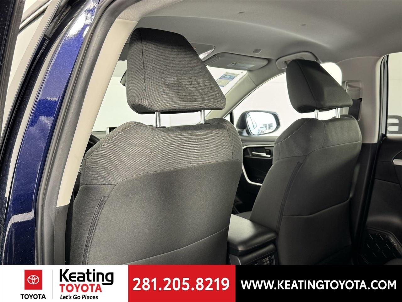 Toyota RAV4 Hybrid XLE 2025