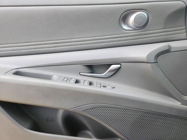 Hyundai Elantra SEL Convenience 2025