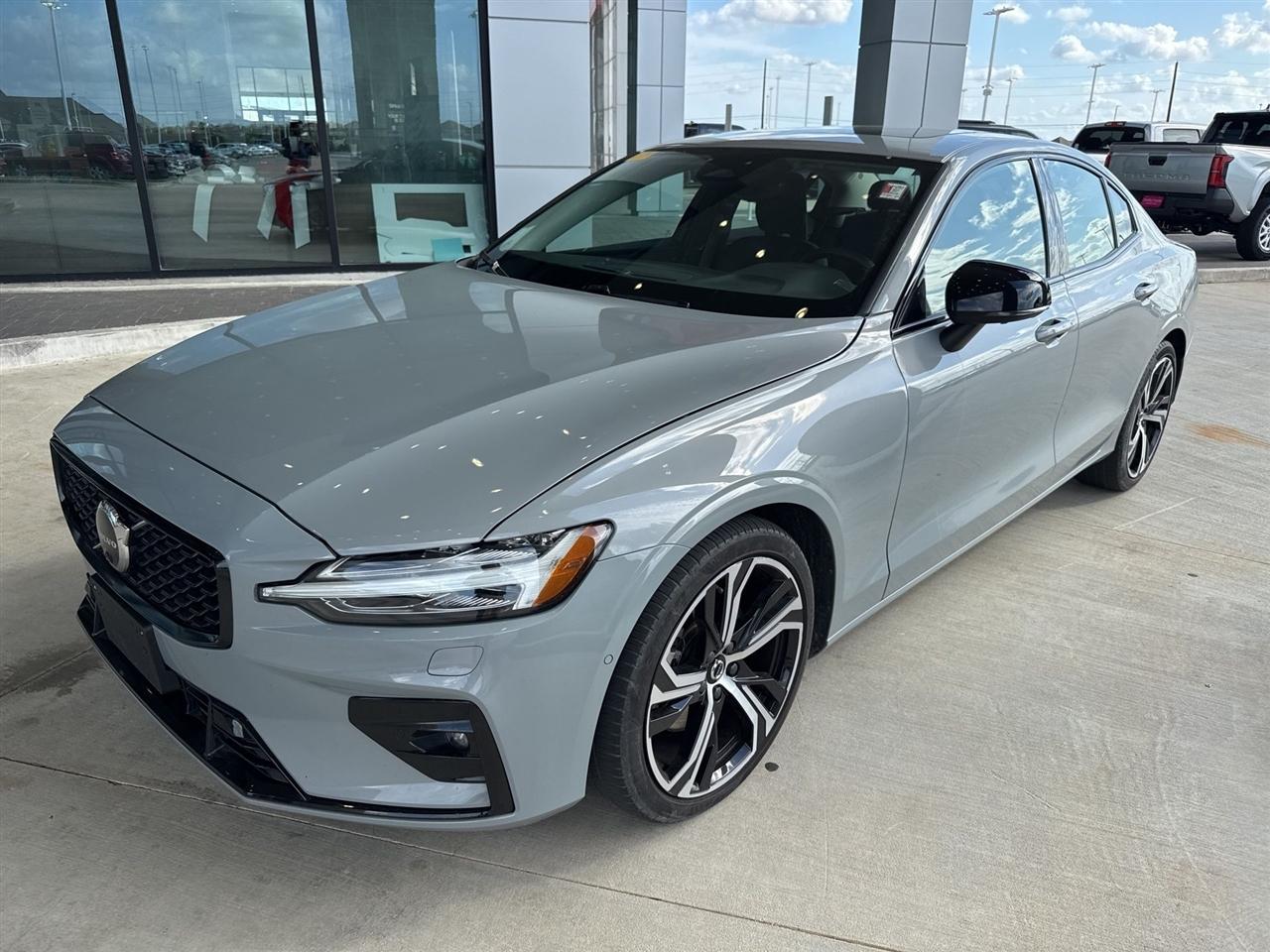 Volvo S60 B5 Plus Dark AWD 2024