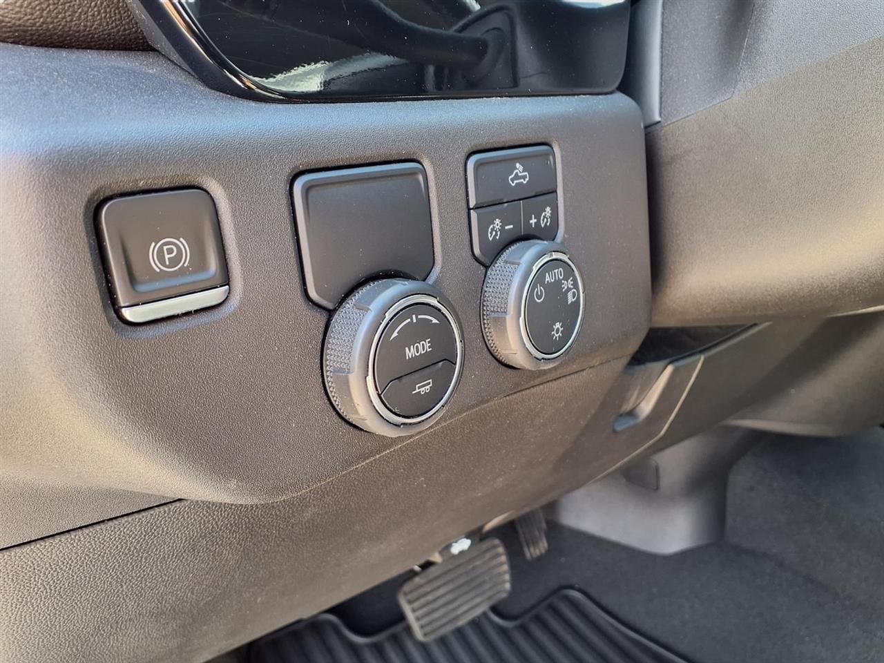 Chevrolet Silverado 1500 LT Crew Cab 2WD 2023