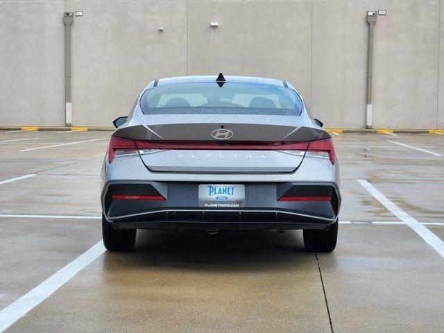Hyundai Elantra SEL Convenience 2025