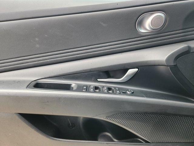 Hyundai Elantra SEL Convenience 2025