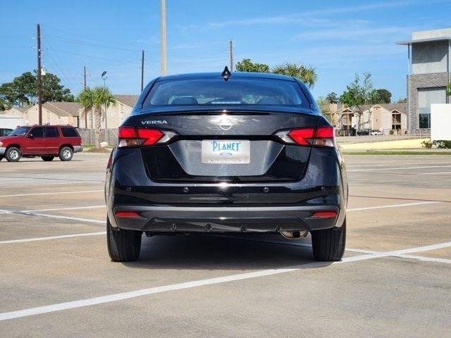 Nissan Versa SV 2025