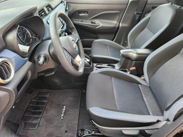 Nissan Versa SV 2025