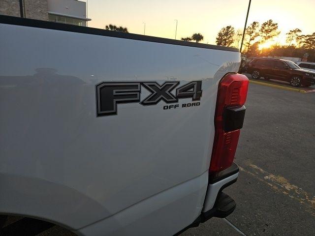 Ford F-250 SD Lariat Crew Cab 4WD 2024