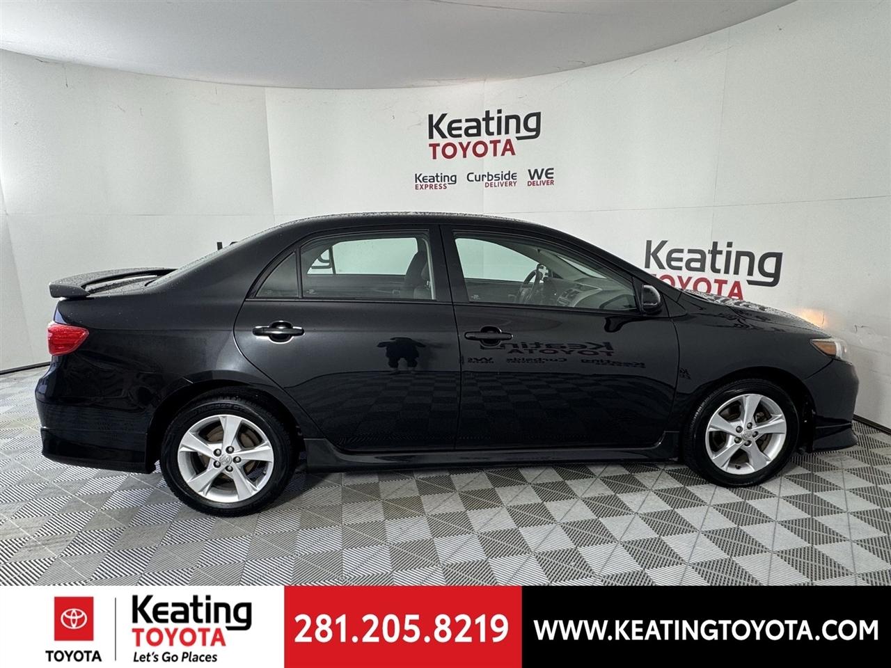 Toyota Corolla S 5-Speed MT 2012