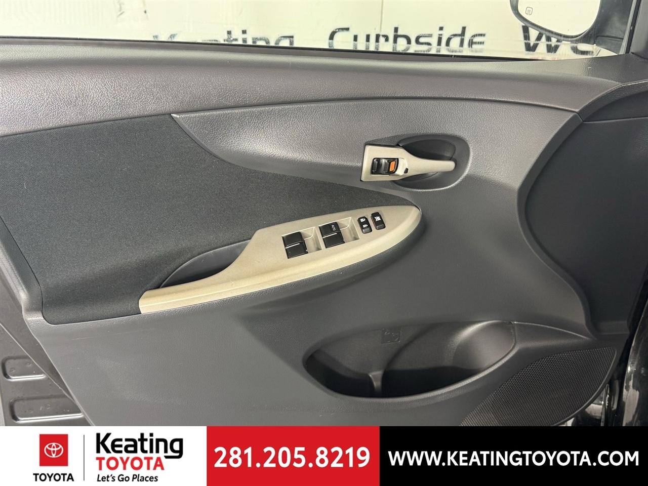 Toyota Corolla S 5-Speed MT 2012