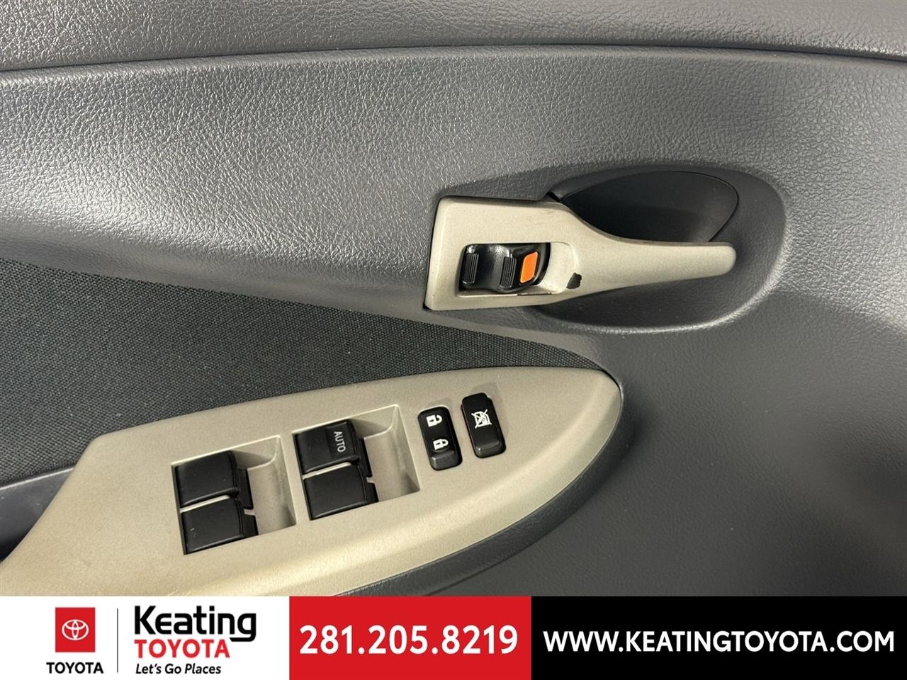 Toyota Corolla S 5-Speed MT 2012