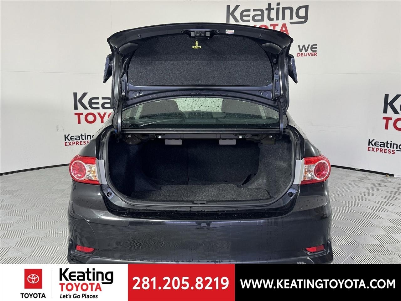 Toyota Corolla S 5-Speed MT 2012