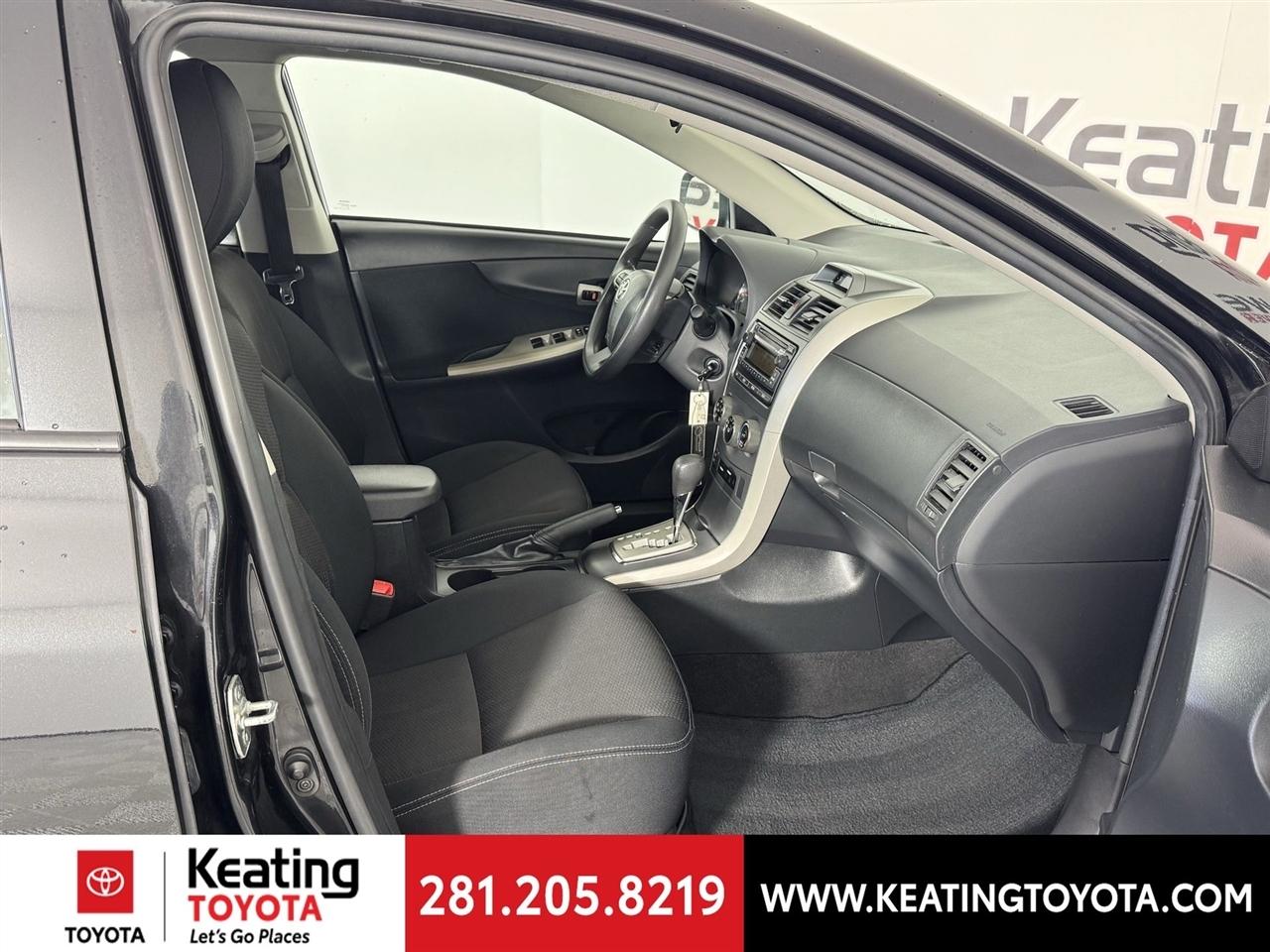 Toyota Corolla S 5-Speed MT 2012