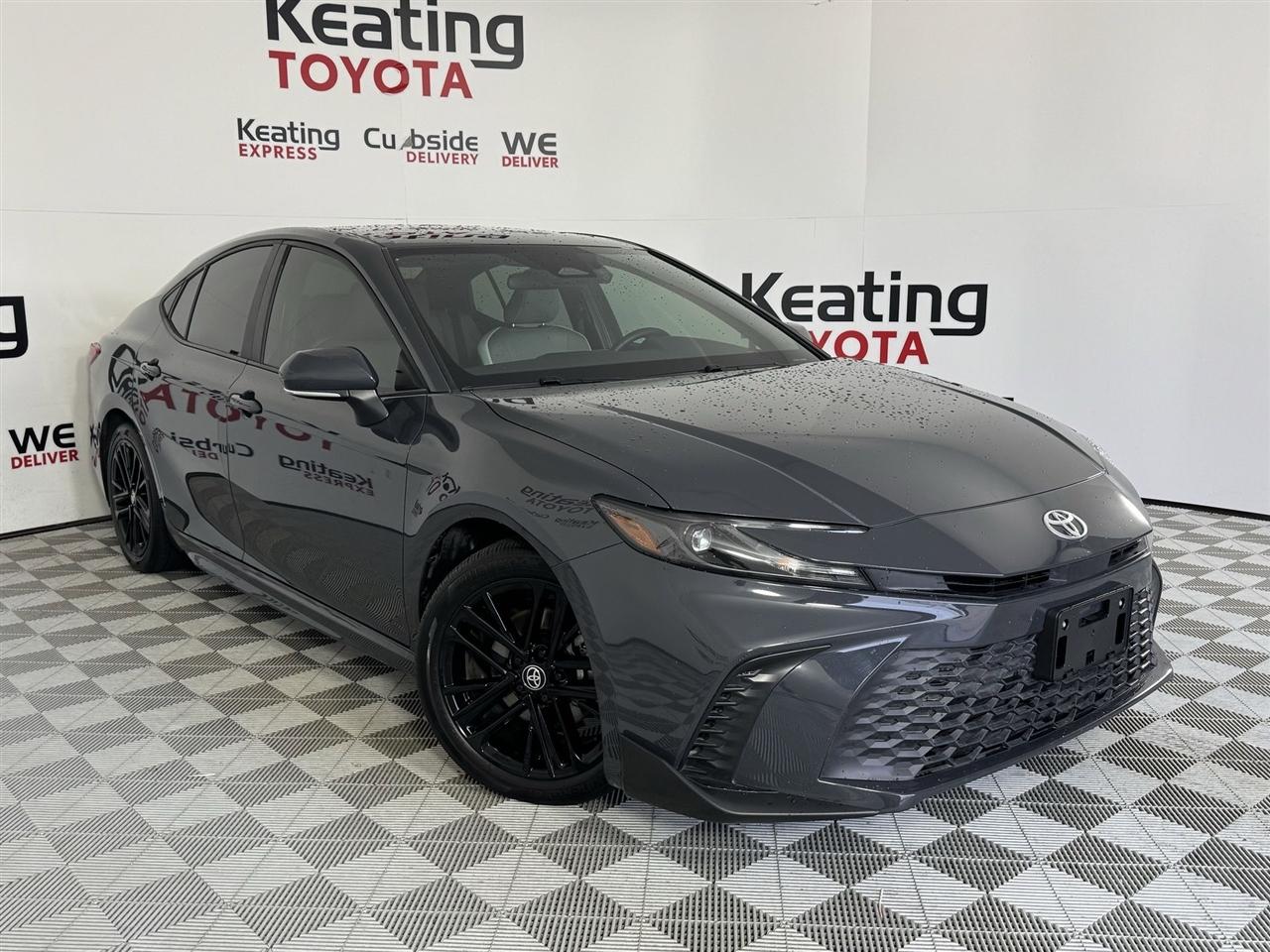 Toyota Camry Hybrid XLE 2025