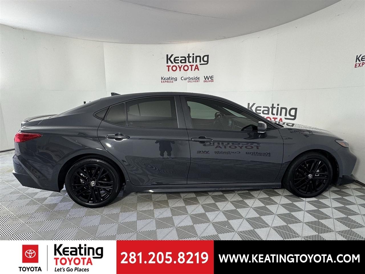 Toyota Camry Hybrid XLE 2025