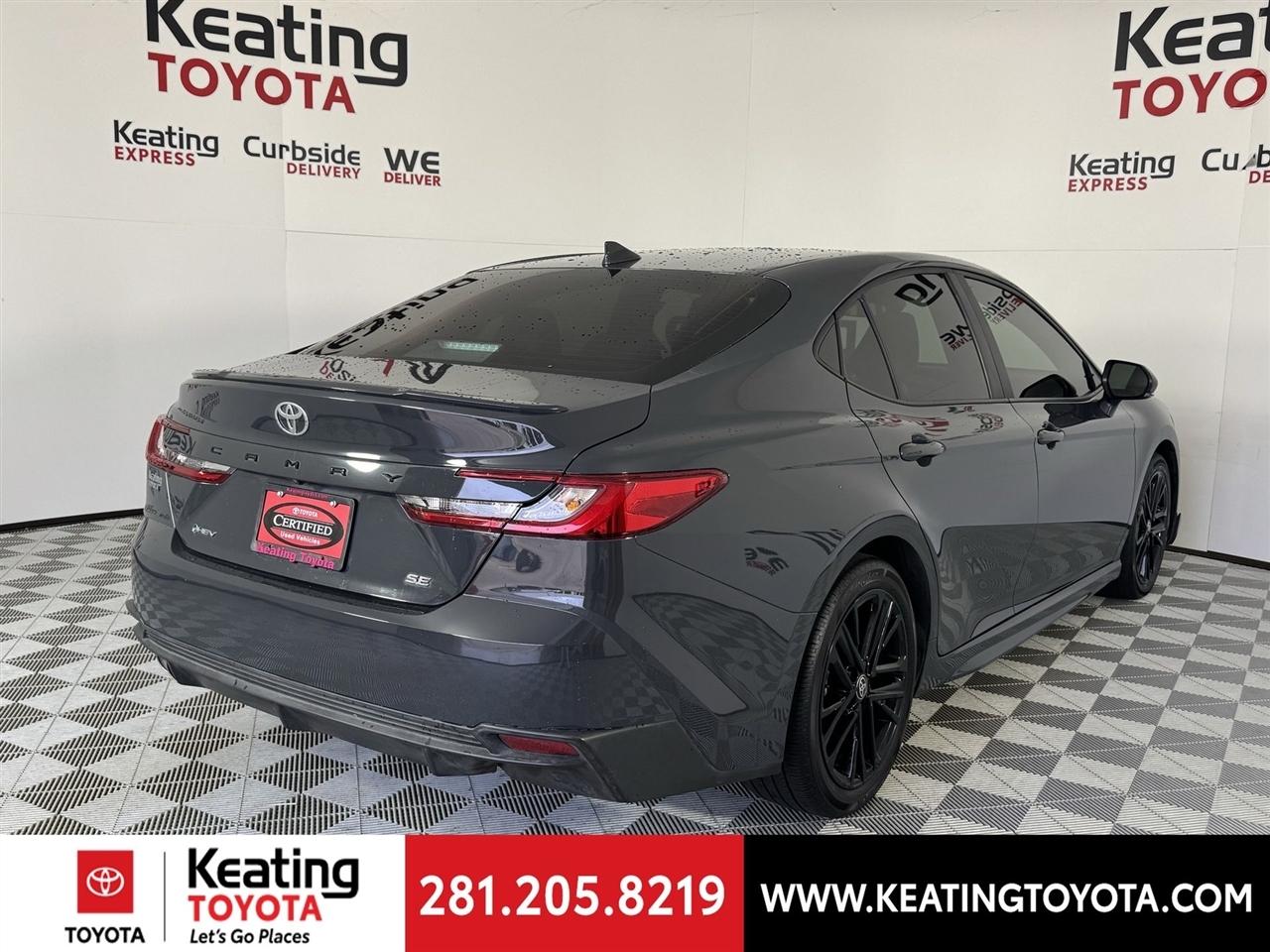 Toyota Camry Hybrid XLE 2025