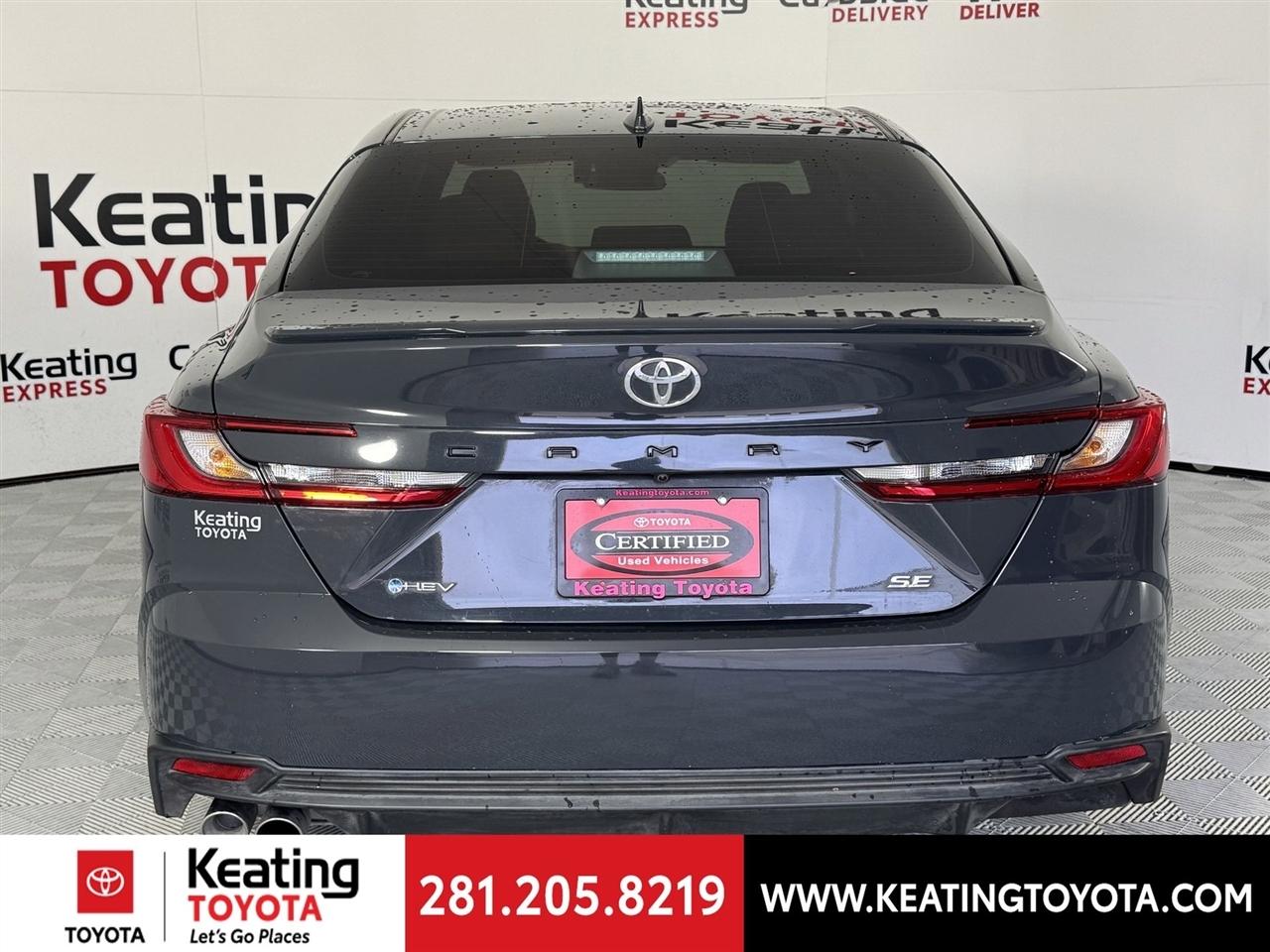 Toyota Camry Hybrid XLE 2025