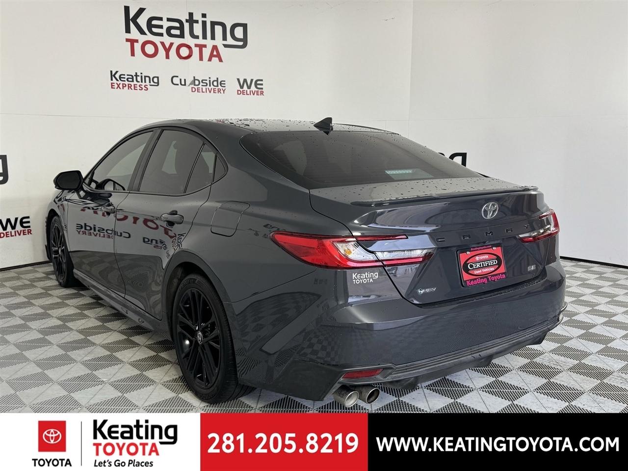 Toyota Camry Hybrid XLE 2025