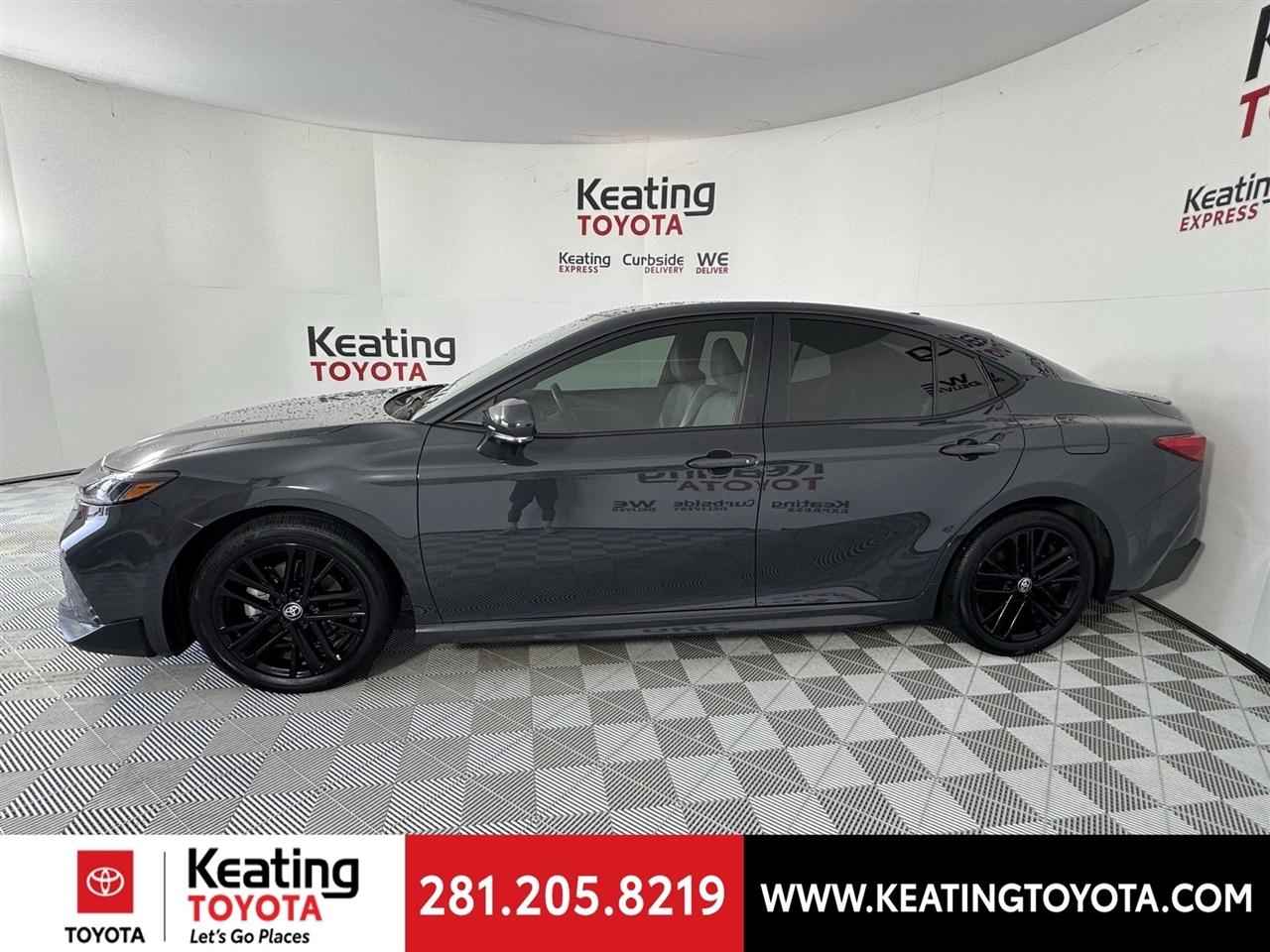 Toyota Camry Hybrid XLE 2025