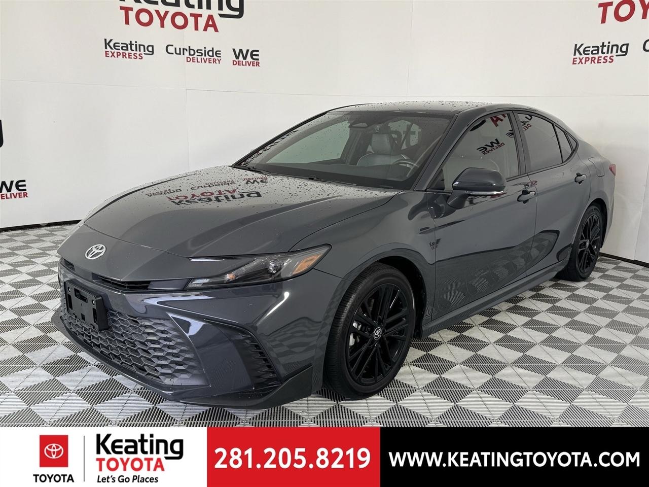 Toyota Camry Hybrid XLE 2025