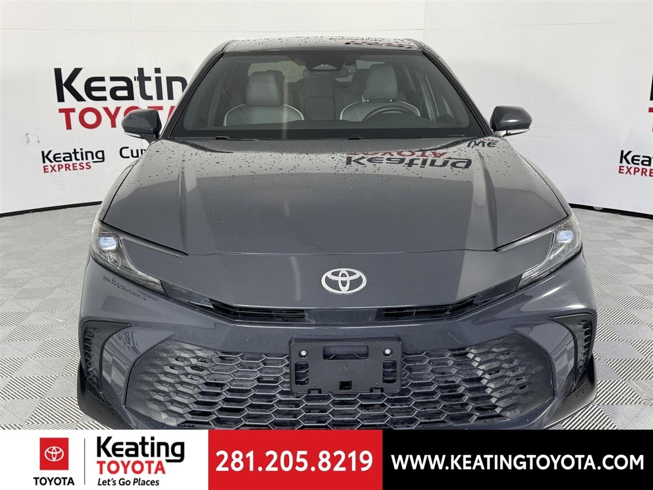 Toyota Camry Hybrid XLE 2025