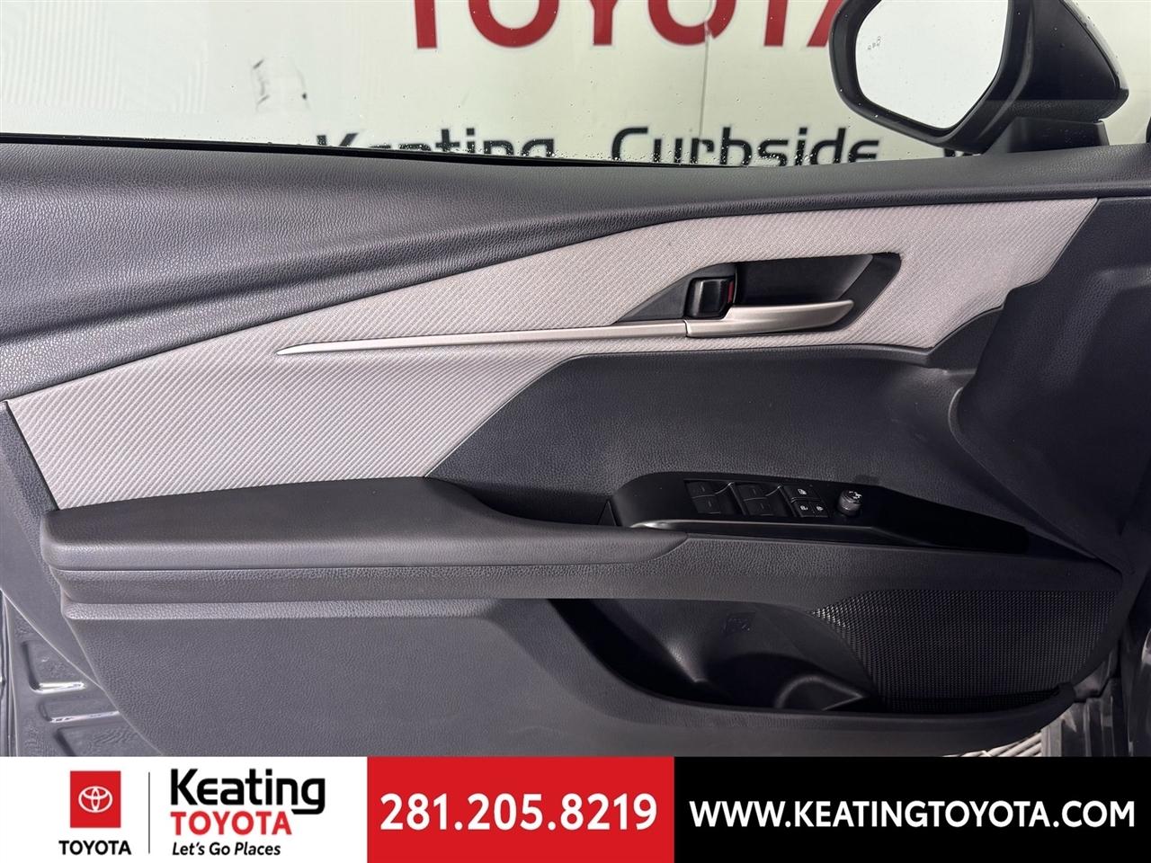 Toyota Camry Hybrid XLE 2025