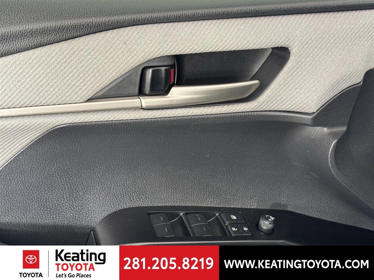 Toyota Camry Hybrid XLE 2025