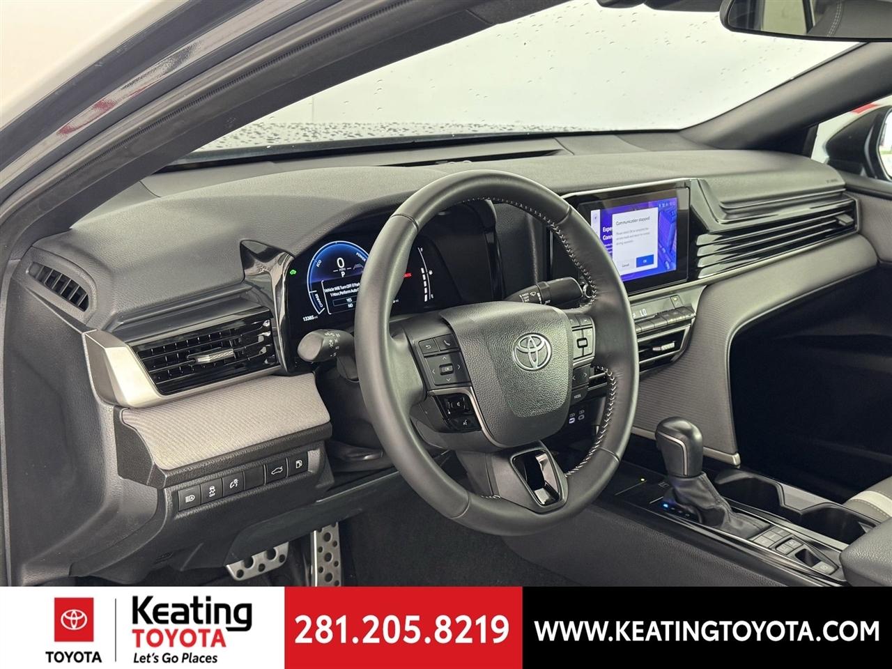 Toyota Camry Hybrid XLE 2025