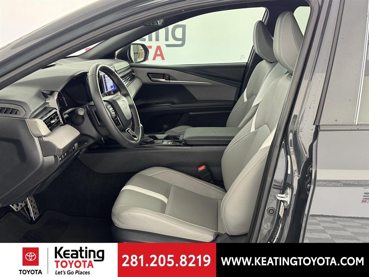 Toyota Camry Hybrid XLE 2025