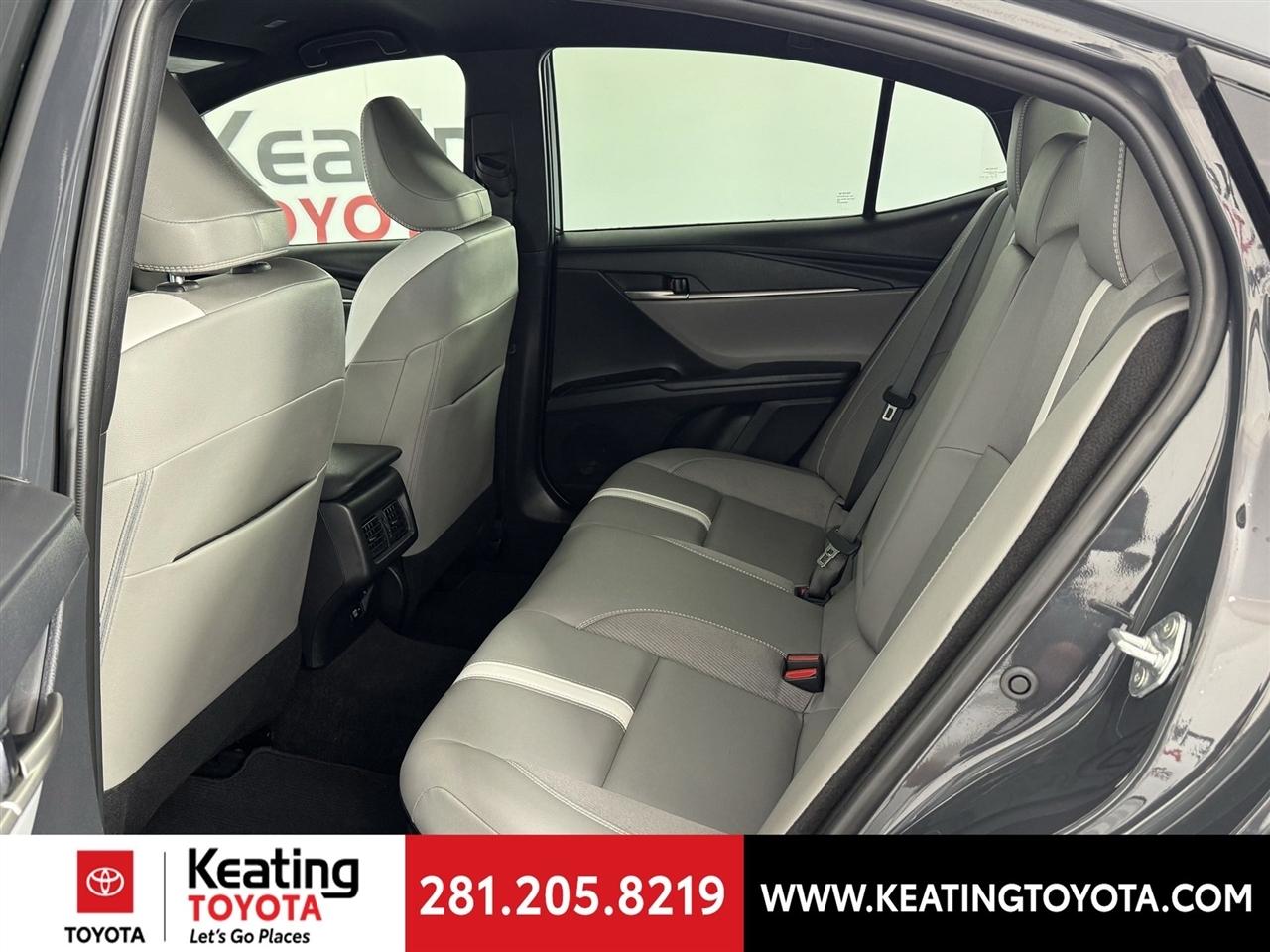 Toyota Camry Hybrid XLE 2025