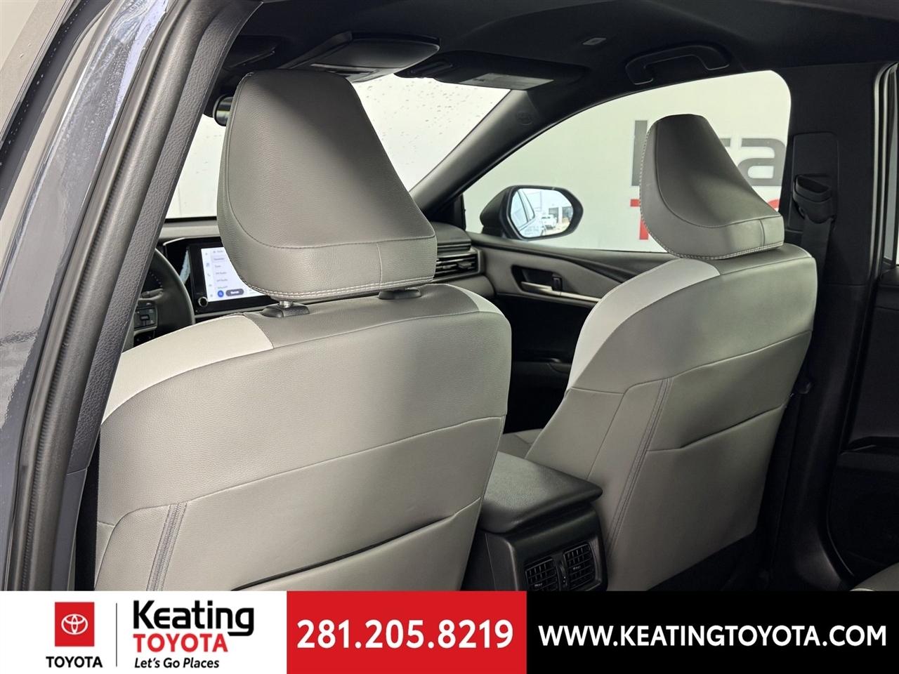 Toyota Camry Hybrid XLE 2025