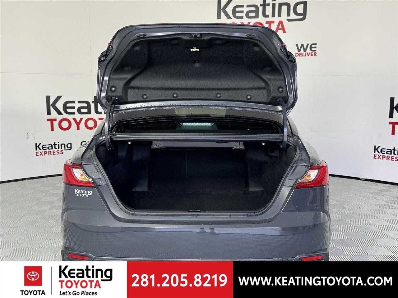 Toyota Camry Hybrid XLE 2025