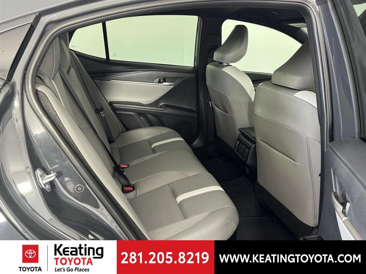 Toyota Camry Hybrid XLE 2025