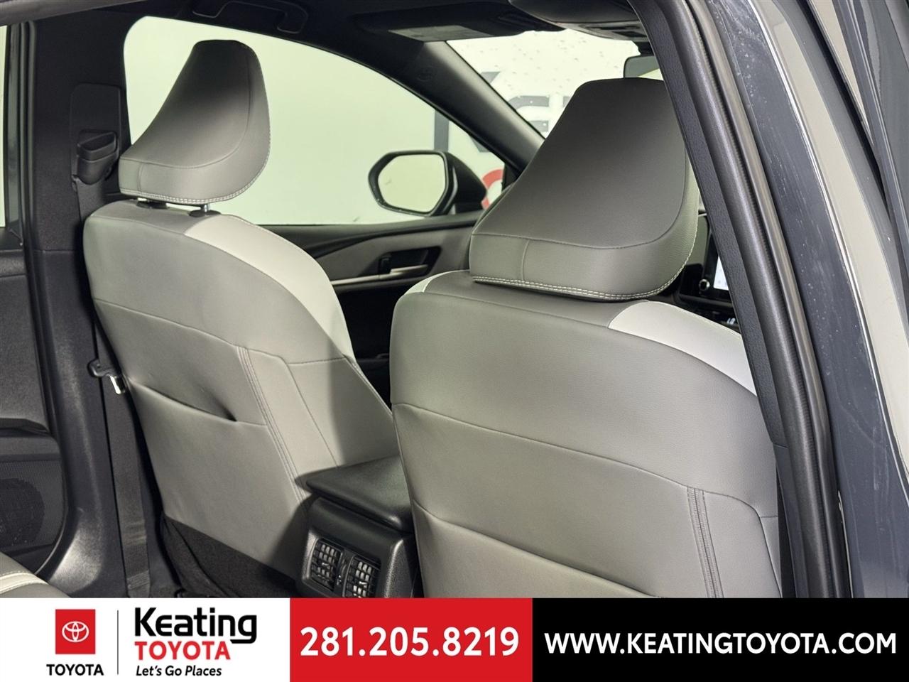 Toyota Camry Hybrid XLE 2025