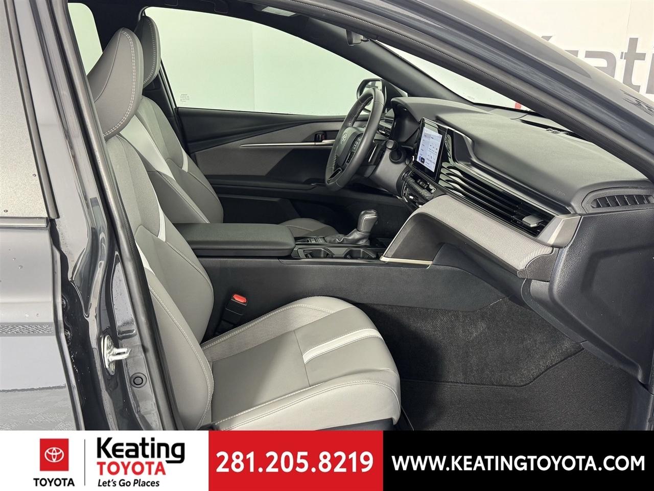 Toyota Camry Hybrid XLE 2025