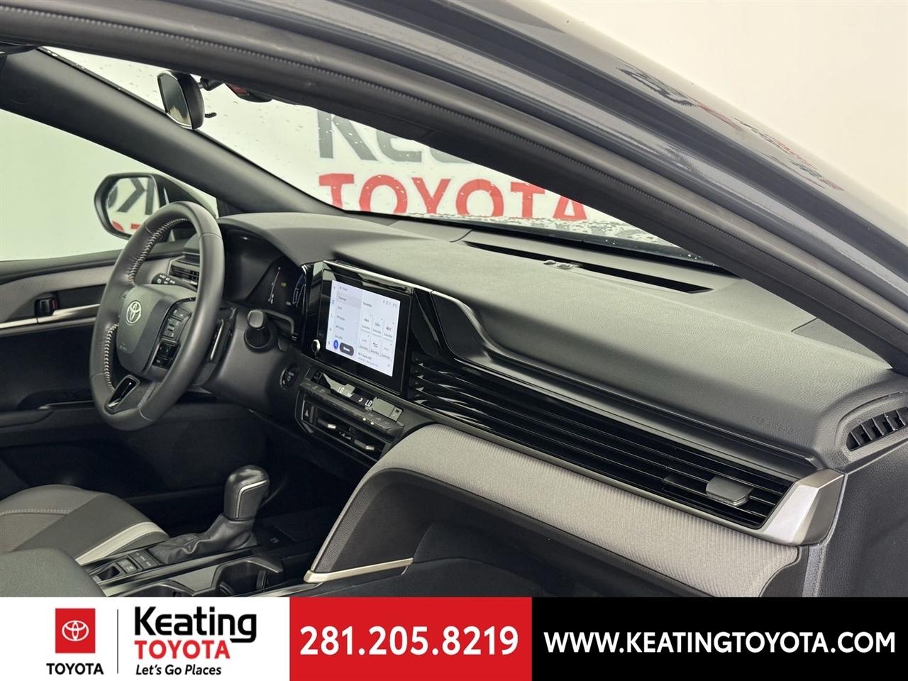 Toyota Camry Hybrid XLE 2025