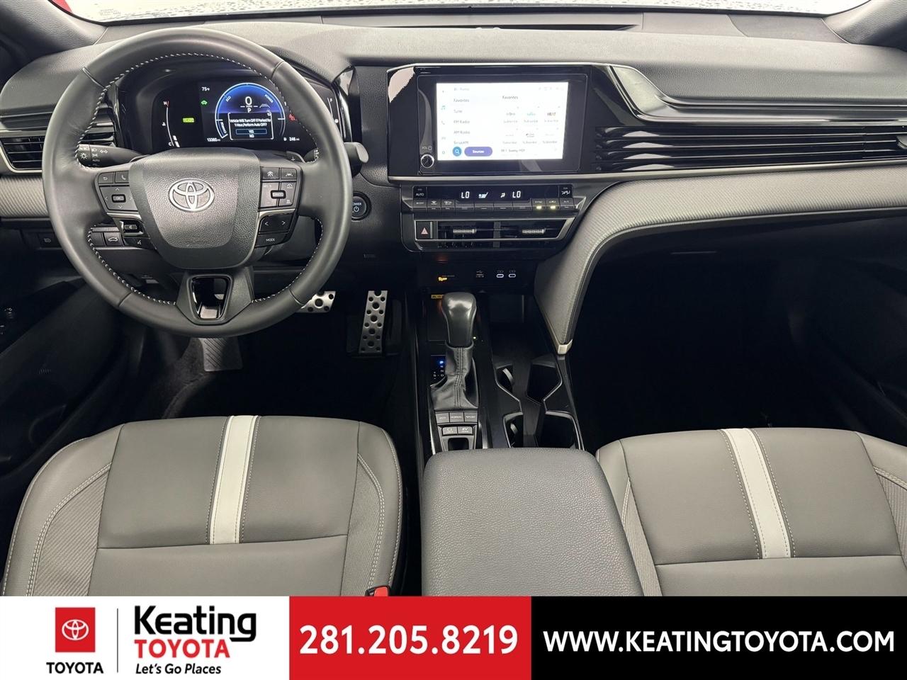 Toyota Camry Hybrid XLE 2025