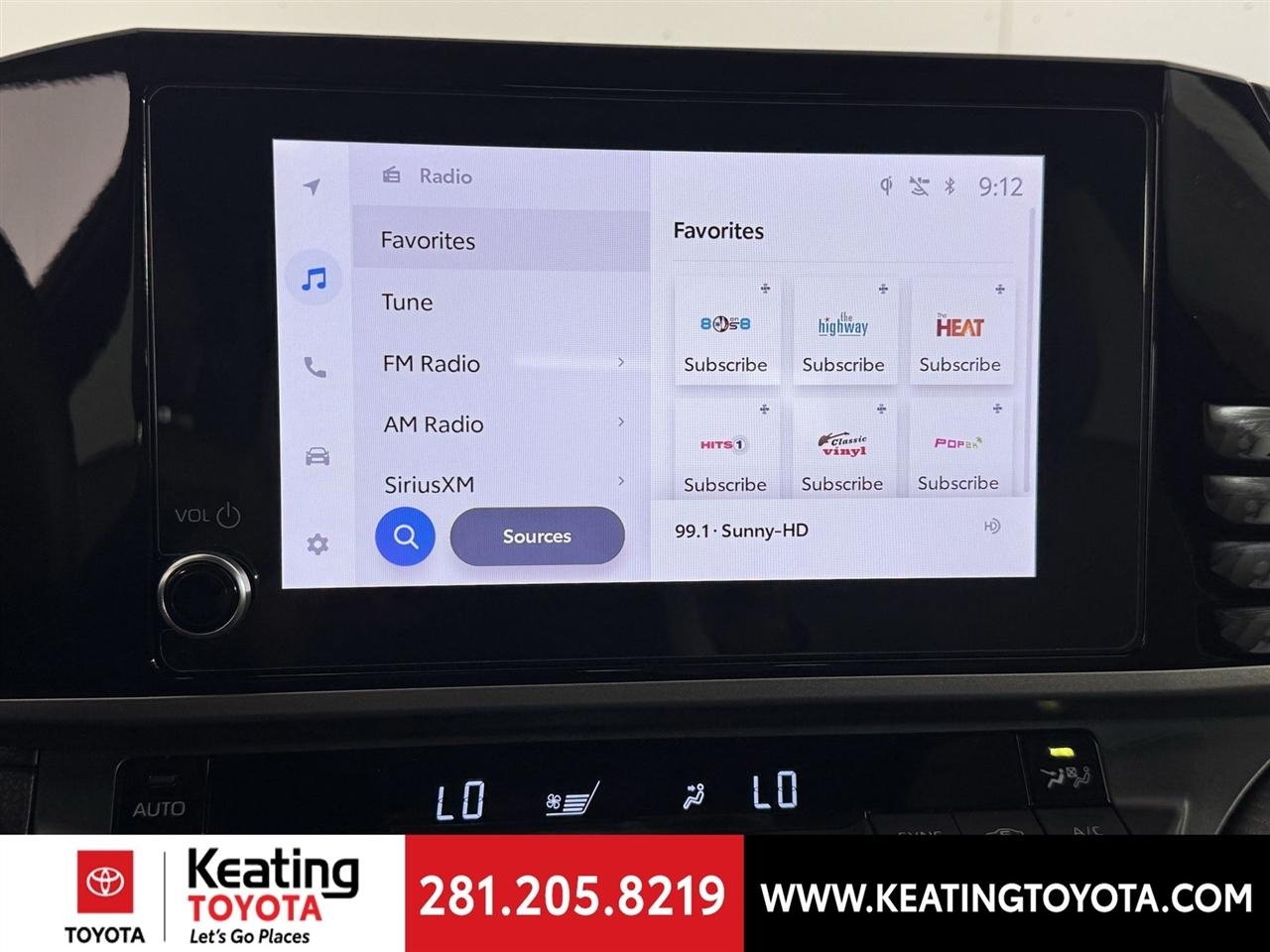 Toyota Camry Hybrid XLE 2025