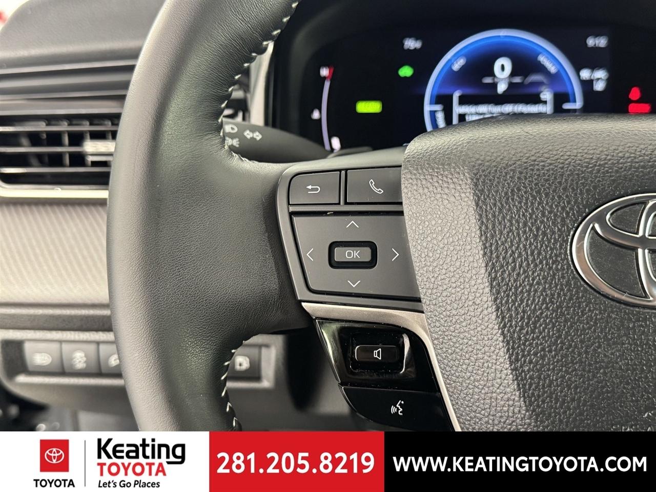 Toyota Camry Hybrid XLE 2025