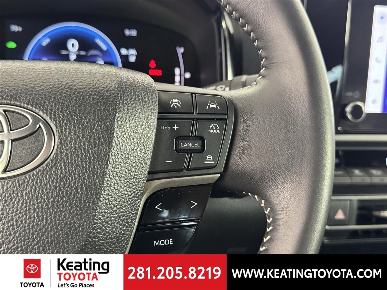 Toyota Camry Hybrid XLE 2025