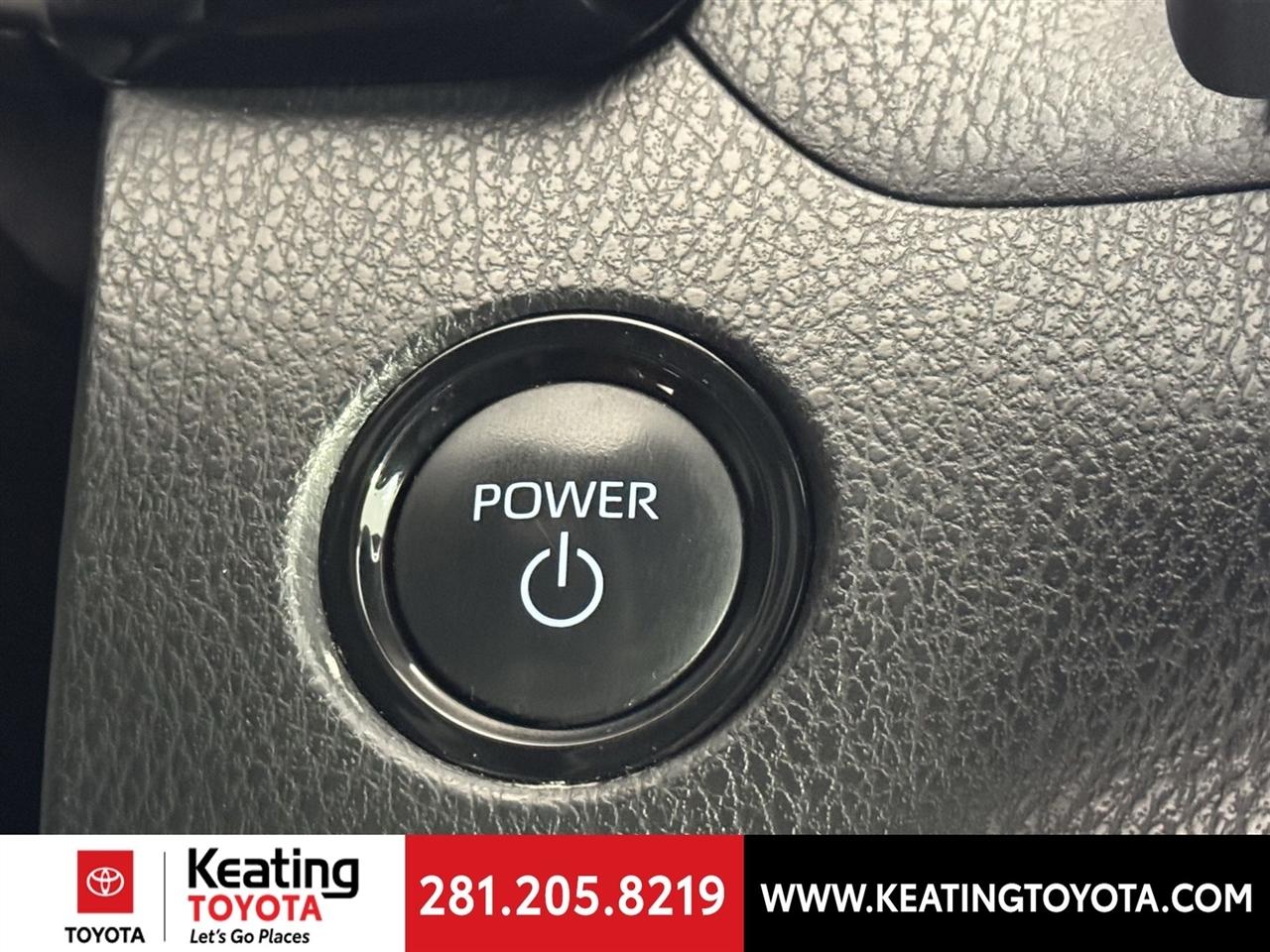 Toyota Camry Hybrid XLE 2025