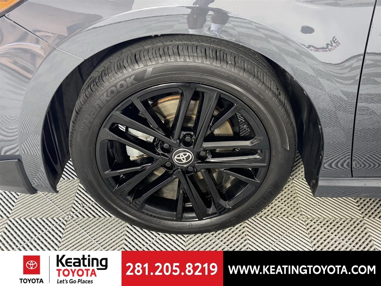 Toyota Camry Hybrid XLE 2025