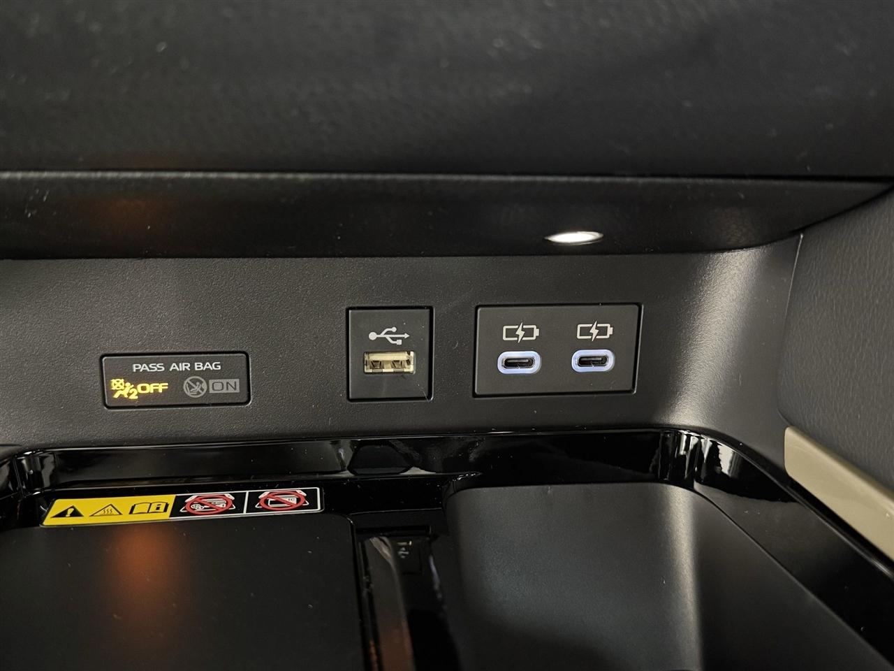 Toyota Camry Hybrid XLE 2026