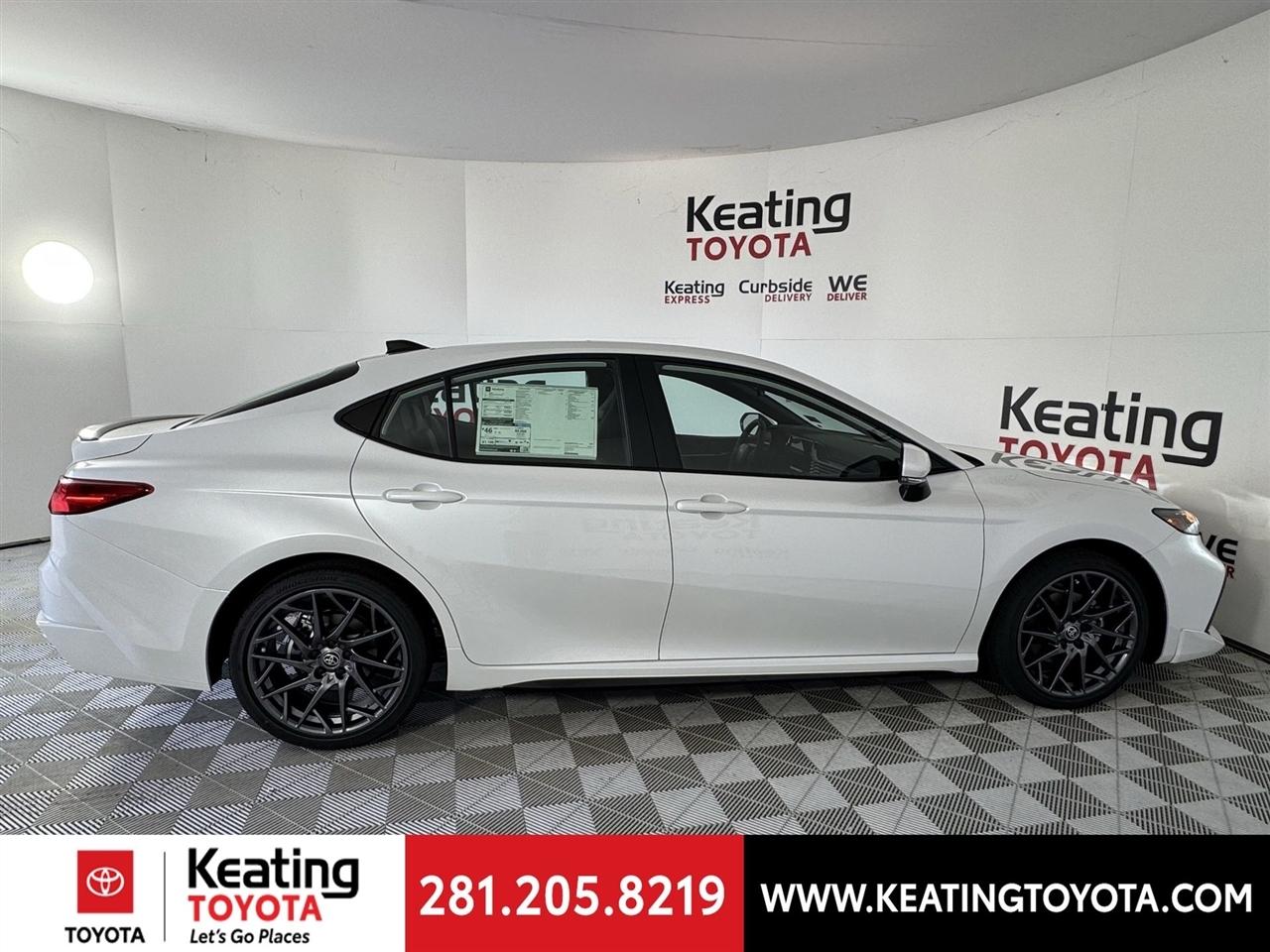 Toyota Camry Hybrid XLE 2026