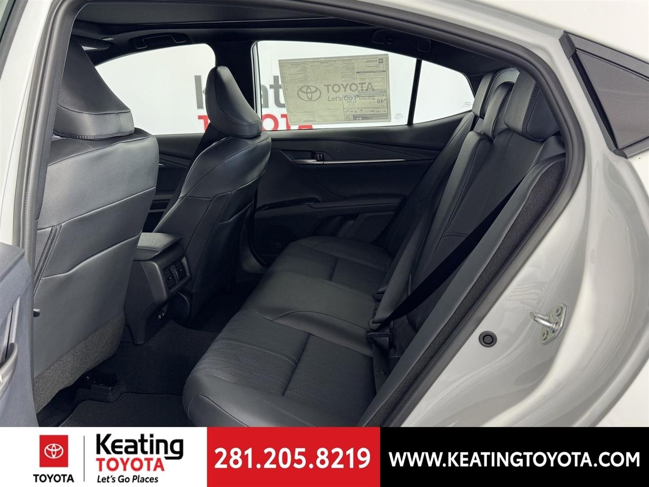 Toyota Camry Hybrid XLE 2026