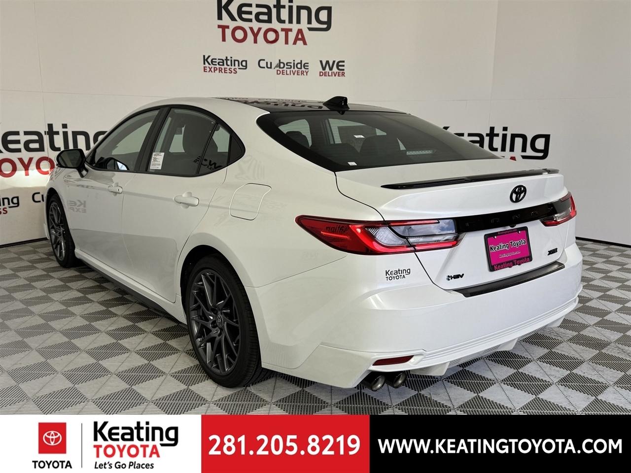 Toyota Camry Hybrid XLE 2026